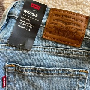 Levi’s Wedgie high rise style jeans NTW
